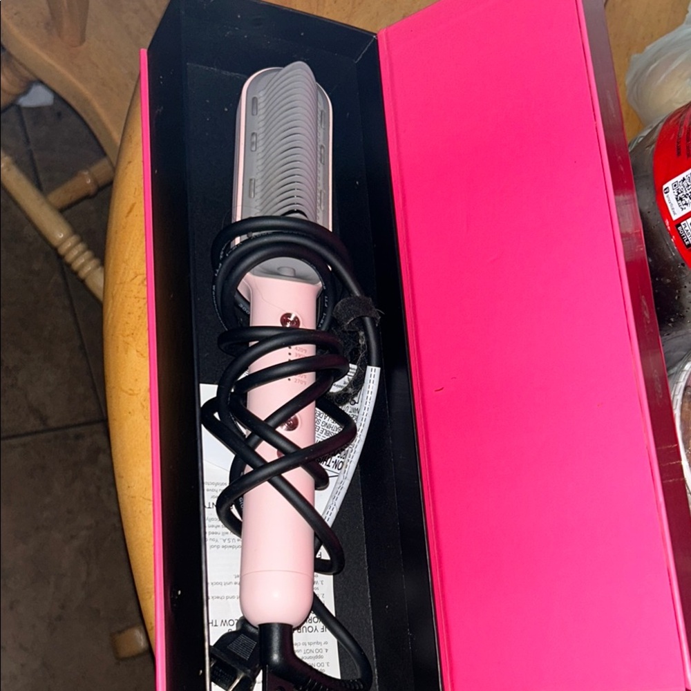 Wavy talk sleek ionic hair straightener